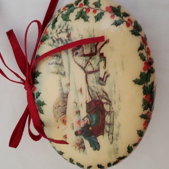 Two Victorian Style Decoupage Christmas Ornaments - Picture 4 of 7